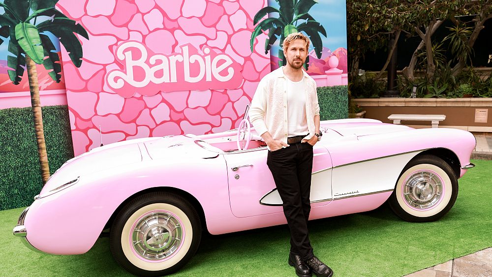 Il est bien plus que “Just Ken”: Ryan Gosling entre dans l’histoire avec la bande originale de “Barbie”