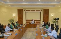 يو ميينت سوي، القائم بأعمال رئيس ميانمار خلال اجتماع لمجلس الدفاع والأمن في نايبيداو.