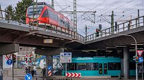 Comboios locais de Frankfurt am Main, Hesse, Alemanha.