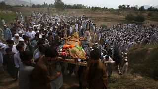 Pakistan'daki saldırıda ölenlerin cenaze töreni