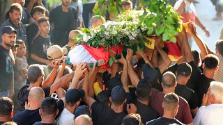جنازة القيادي في حركة فتح، أبو اشرف العرموشي، الذي قتل في مواجهات مسلحة مع جماعات إسلامية في مخيم عين الحلوة للاجئين الفلسطينيين قرب مدينة صياد اللبنانية