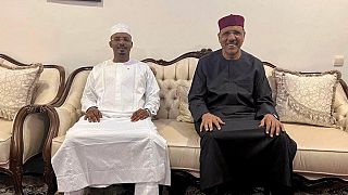 Il presidente del Ciad, Idriss Déby Itno, con il suo omologo nigerino, destituito venerdì 28 luglio, Mohamed Bazoum