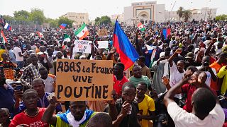 Marche organisée par les partisans du chef du coup d'État, le général Abdourahamane Tiani, à Niamey, au Niger, le dimanche 30 juillet 2023.