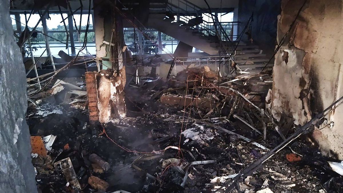 Infraestrutura danificada por ataque de drone na região de Odesa, na Ucrânia, na madrugada desta quarta-feira.