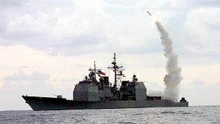 Tomahawk rakétát lőnek ki az USS Cape St. George cirkáló fedélzetéről