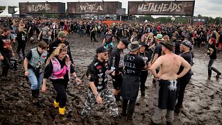 "Metaleiros" à espera de entrar no recnto do festival de Wacken