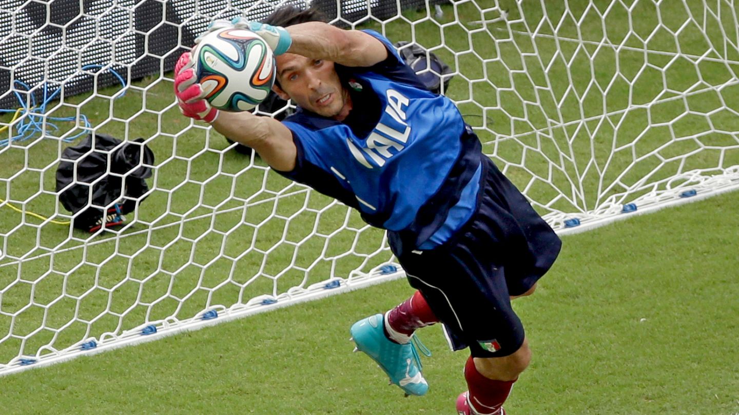 Gianluigi Buffon prestes a jogar na segunda divisão italiana