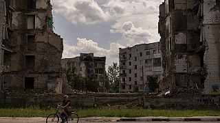 Zerstörte Gebäude in Borodjanka in der Ukraine