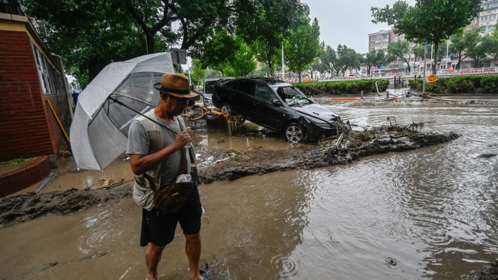 ビデオ: 超大型台風カヌンが台湾、中国、日本を壊滅させる