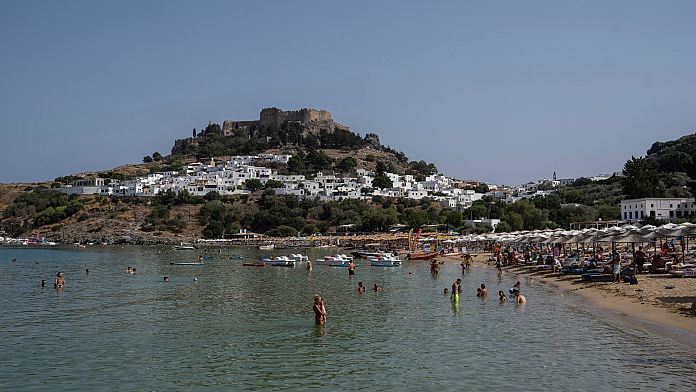 "Rodi è tornata!": Il primo ministro greco offre un soggiorno gratuito nel 2024 ai turisti evacuati 3 "Rodi è tornata!": Il primo ministro greco offre un soggiorno gratuito nel 2024 ai turisti evacuati