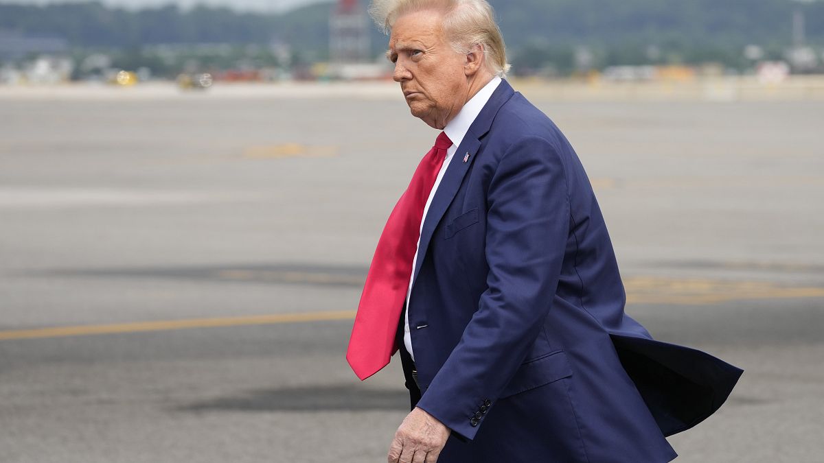 Donald Trump a su llegada a Washington en su avión privado
