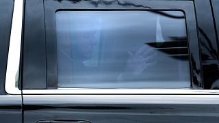 دونالد ترامپ داخل خودرویش در مسیر رفتن به دادگاه فدرال واشنگتن