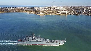 Ρωσικό αποβατικό πλοίο στο λιμάνι της Σεβαστούπολης στην Κριμαία