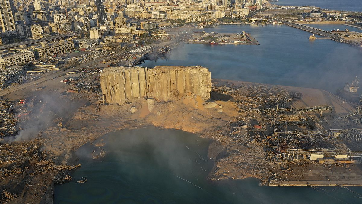 Porto marítimo de Beirute, no Líbano, a 5 de agosto de 2020, um dia após a catastrófica explosão.