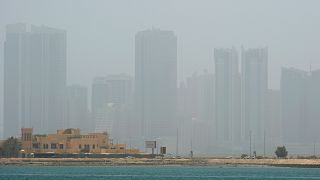 عاصفة رملية تجتاح أفق العاصمة البحرينية المنامة