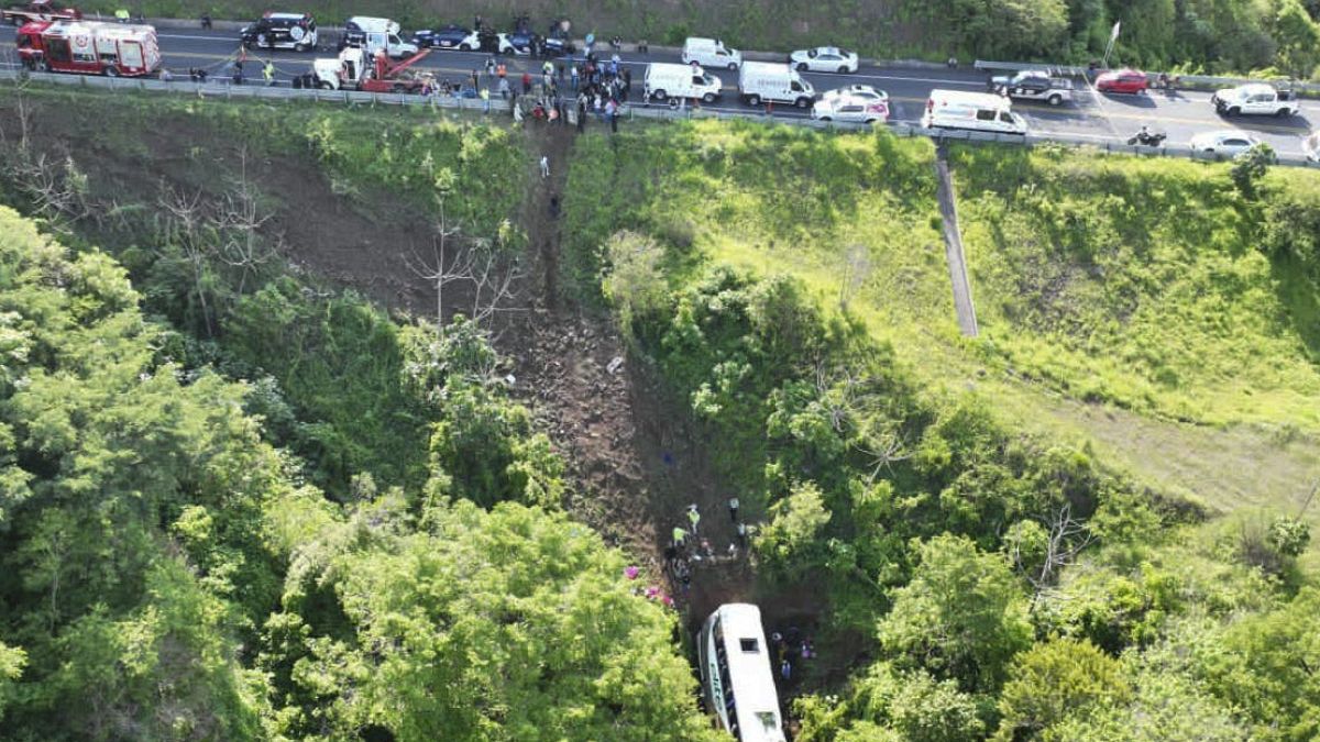 Meksika'da göçmenleri taşıyan otobüs kaza yaptı; en az 18 kişi öldü
