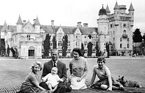 II. Erzsébet, Fülöp herceg, Károly herceg, Anna hercegnő és András herceg a 60-as években Balmoralban