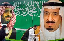بنر تصاویر پادشاه و ولیعهد عربستان سعودی در شهر جده در سال ۲۰۲۰