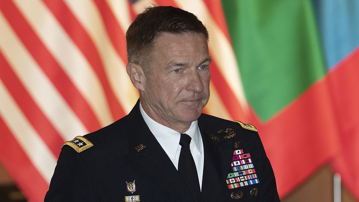 رئيس أركان الجيش الأمريكي الجنرال جيمس ماكونفيل في بانكوك، تايلاند