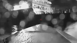 صورة مجتزأ من فيديو يوثق هجوم زورق مسيّر على ناقلة النفط الروسية SIG