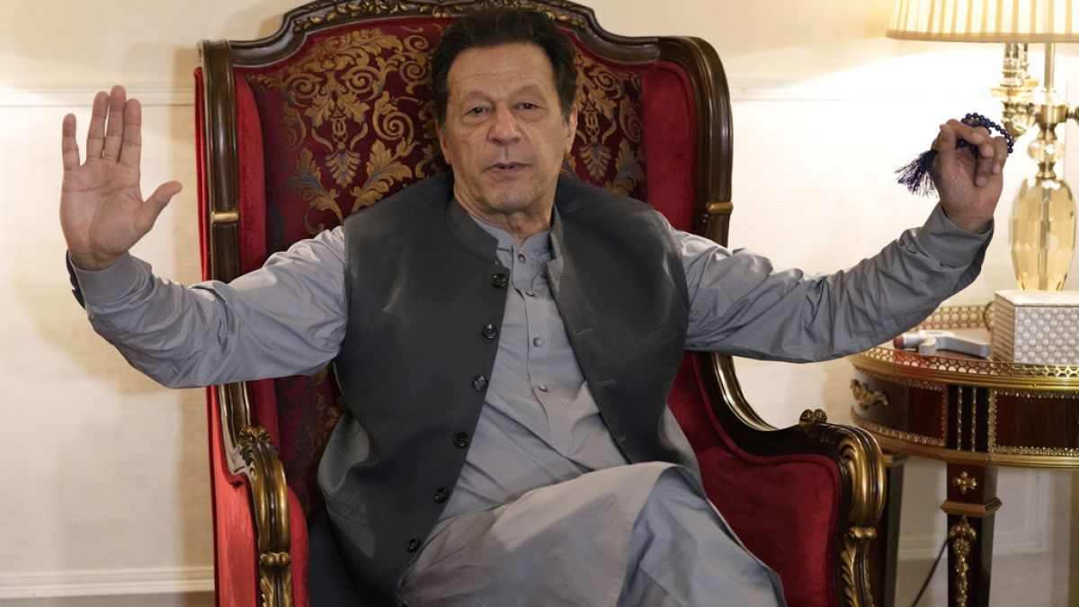 Eski Pakistan Başbakanı İmran han Lahor kentindeki evinde tutuklandı