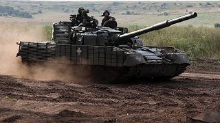 Ukraynalı tanklar Donetsk bölgesindeki cephe hattı yakınlarında askeri bir eğitime katılıyor. 1 Ağustos 2023