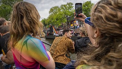 رژه رنگین‌کمانی‌ها در آمستردام هلند