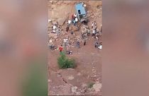 Место аварии микроавтобуса, рухнувшего в ущелье в горах Марокко