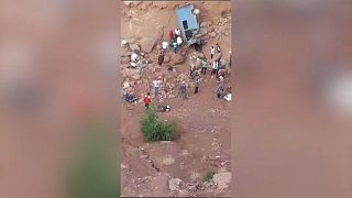 Место аварии микроавтобуса, рухнувшего в ущелье в горах Марокко