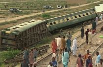 Volunteers help following train crash in Pakistan