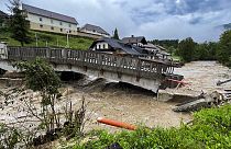 جسر منهار في قرية ستاهوفيتشا بالقرب من بلدة كامنيك، سلوفينيا، الجمعة 4 أغسطس 2023.
