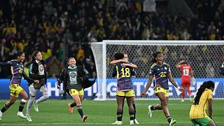 Играчи в края на осминафиналния мач от Световната купа за жени 2023 г. между Ямайка и Колумбия на правоъгълния стадион в Мелбърн, в Мелбърн на 8 август 2023 г.