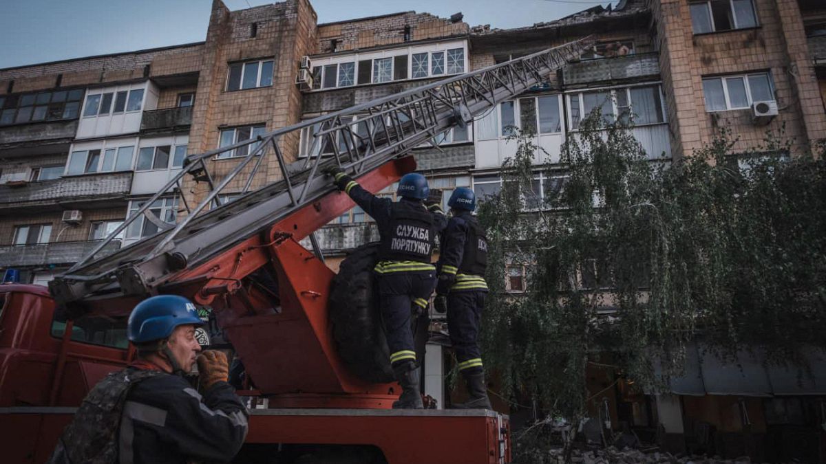Последствия удара по жилому дому в Покровске