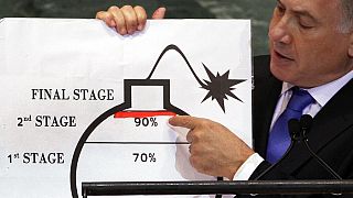 بنیامین نتانیاهو، نخست وزیر اسرائیل در شصت و هفتمین اجلاس مجمع عمومی سازمان ملل متحد ۲۷ سپتامبر ۲۰۱۲ میلادی می گوید ایران با بمب اتم فاصله‌ای ندارد