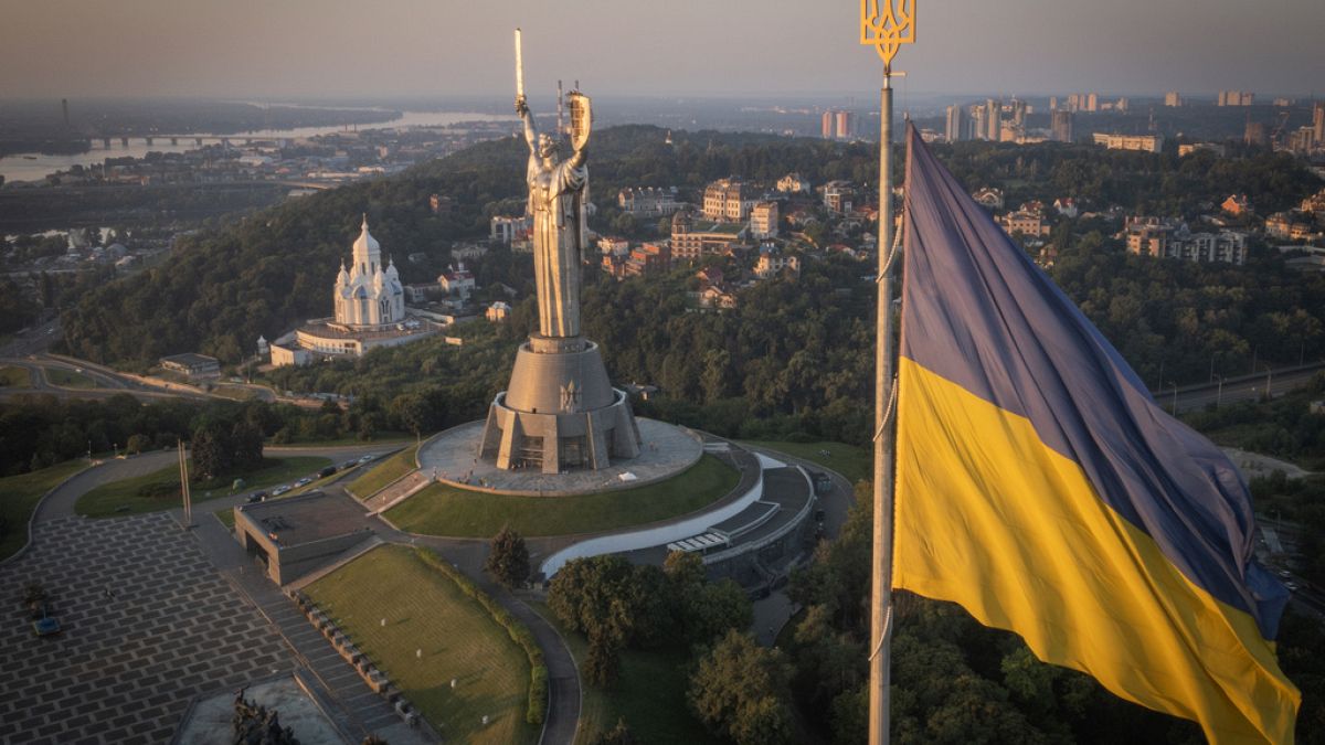 Άγαλμα στο κέντρο του Κιέβου