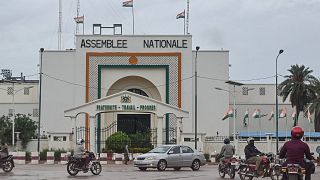 أمام مقر الجمعية الوطني في عاصمة النيجر نيامي