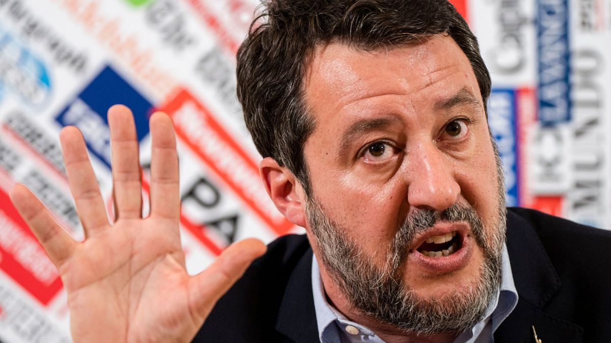 İtalya Altyapı Bakanı Matteo Salvini, 4 Nisan 2023 Salı günü Roma'daki Yabancı Basın Kulübü'nde düzenlediği basın toplantısında konuşuyor. 