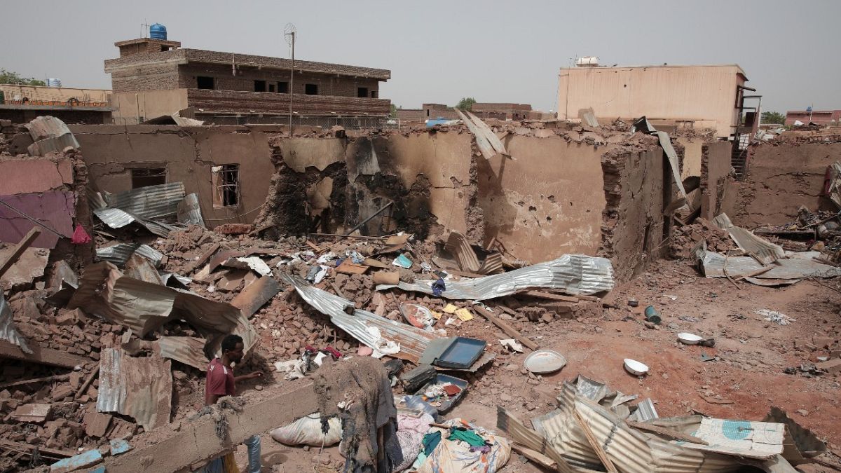 منزل تم تدميره في الخرطوم، السودان.