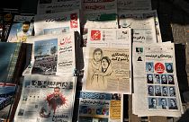 كشك للصحف الإيرانية في طهران، إيران.