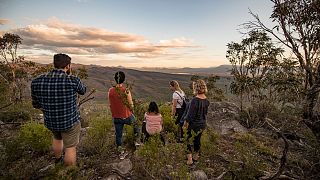 Связь со страной - одно из важнейших понятий для первых наций, с которым посетители знакомятся во время поездок Intrepid Travel по Австралии.