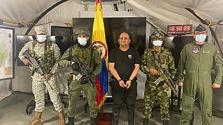 Otoniel egy kolumbiai légi bázison nem sokkal azután, hogy elfogták