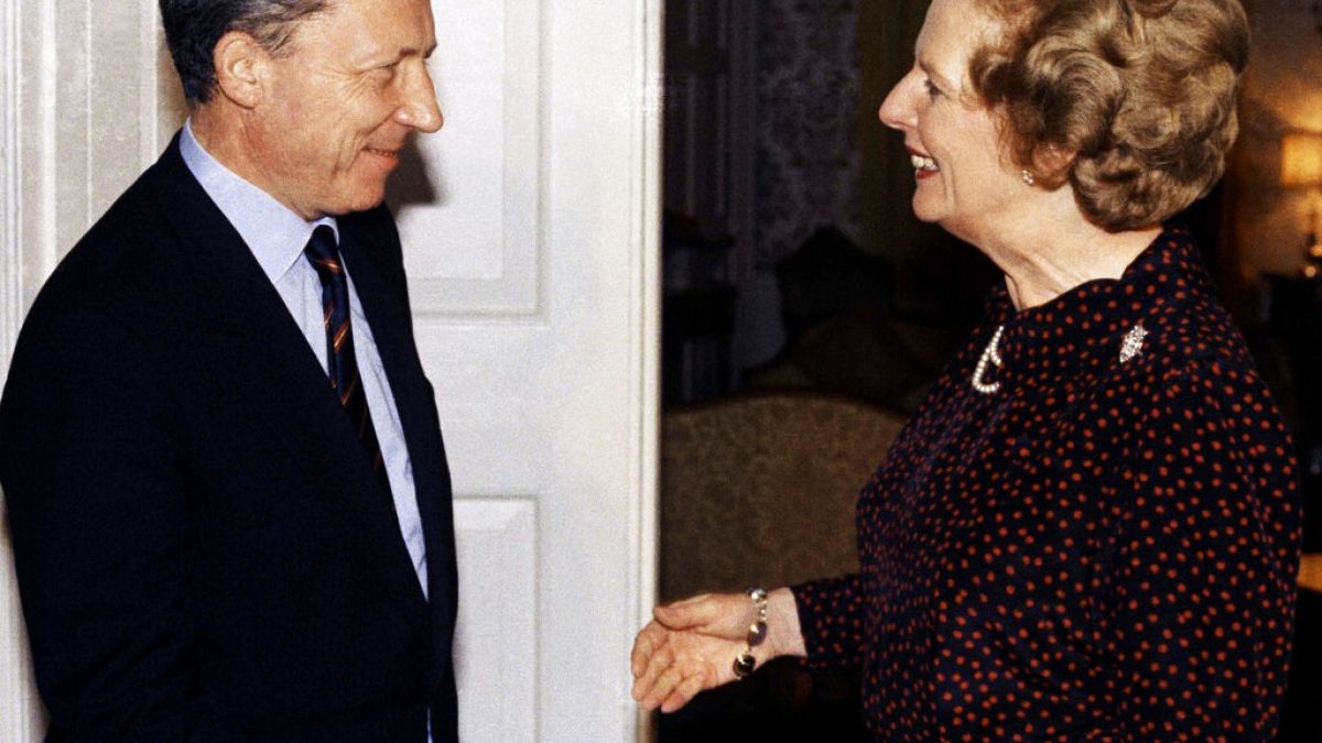 La Première ministre britannique Margaret Thatcher et le président de la Commission européenne Jacques Delors, à Londres, en décembre 1989.