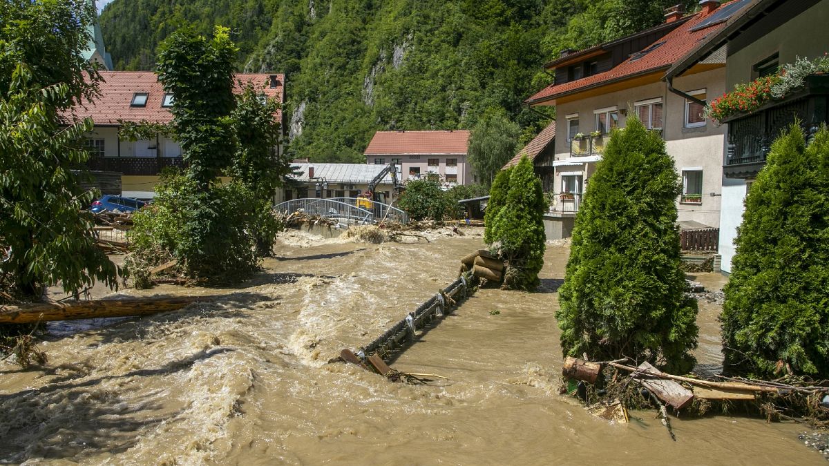 Затопленная территория в Црна-на-Короскем, Словения, воскресенье, 6 августа 2023 года.