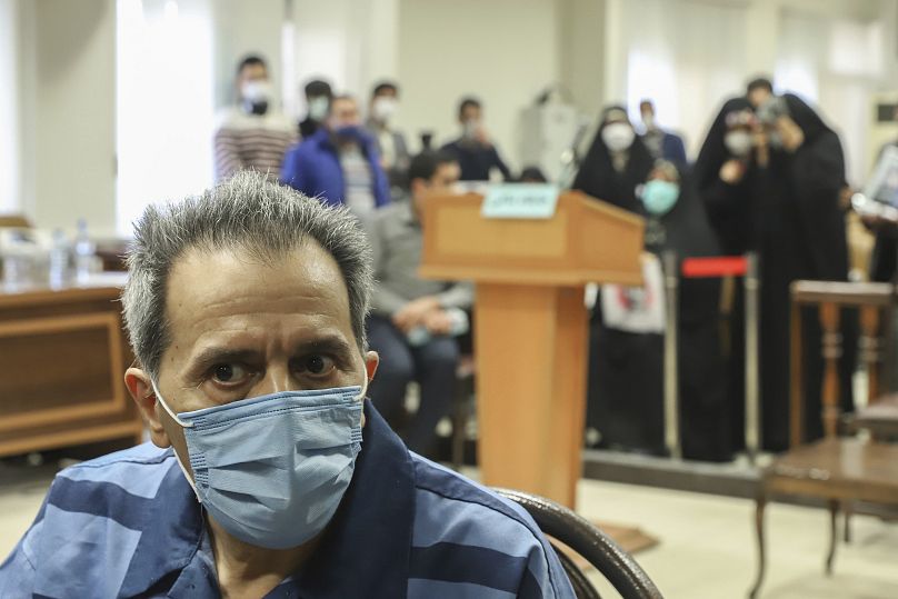 المواطن الإيراني-الألماني الأصل والمقيم في الولايات المتحدة الأمريكية جمشيد شارمحد يحضر محاكمته في المحكمة الثورية في طهران، إيران، الأحد، 6 فبراير/شباط 2022