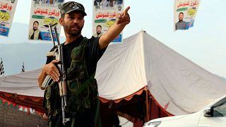 یک افسر پلیس پاکستان در محل حمله انتحاری در مرز افغانستان، ۳۱ جولای ۲۰۲۳