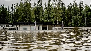 Inundações na Escandinávia provocadas pela tempestade Hans e pelo rebentamento de uma barragem na Noruega