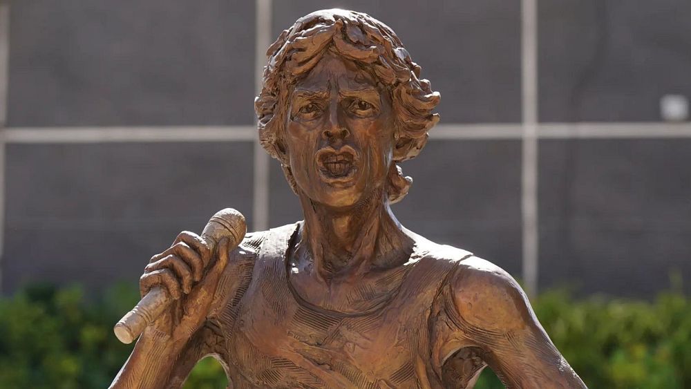 Les Rolling Stones Mick Jagger et Keith Richards obtiennent leurs propres statues de leur ville natale
