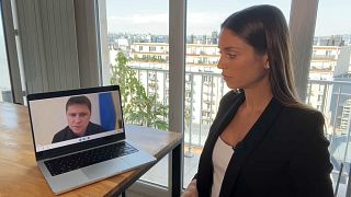 euronews-Mitarbeiterin Anelise Borges im Gespräch mit dem ukrainischen Präsidentenberater Mikhailo Podoljak