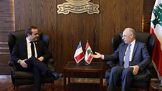 Il ministro della Difesa del Libano Maurice Sleem (a destra) nel corso di un incontro diplomatico
