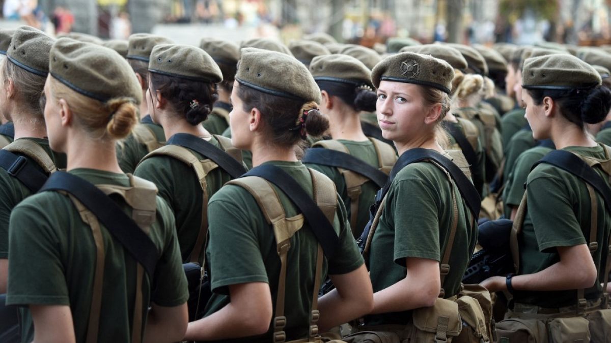 Ukrayna ordusunda 60 bin kadın görevli / Arşiv